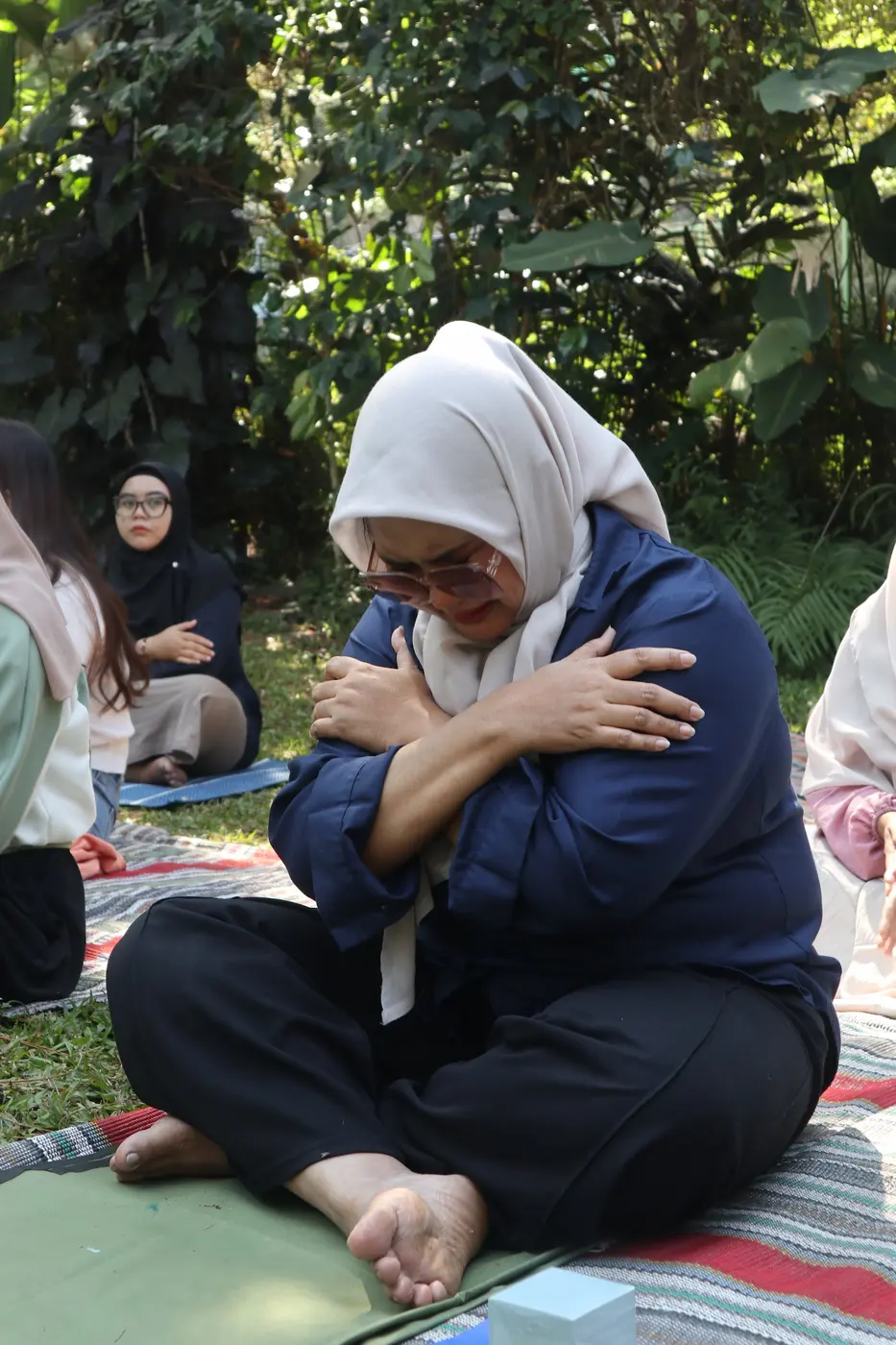 Peserta tersenyum lega